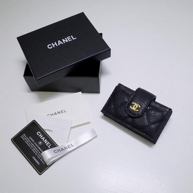 Кожаный кошелек CHANEL с карманами для карт и карманом для купюр,
