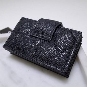 Кожаный кошелек CHANEL с карманами для карт и карманом для купюр,