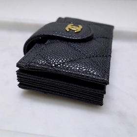 Кожаный кошелек CHANEL с карманами для карт и карманом для купюр,