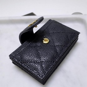 Кожаный кошелек CHANEL с карманами для карт и карманом для купюр,