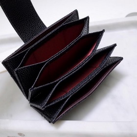 Кожаный кошелек CHANEL с карманами для карт и карманом для купюр,