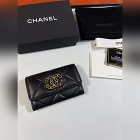 CHANEL Кошелек с большим карманом и крышкой Изготовлен из кожи ко