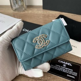 CHANEL Кошелек для мелочи с бриллиантами в форме икры в цвете «ту