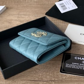 CHANEL Кошелек для мелочи с бриллиантами в форме икры в цвете «ту