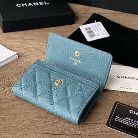 CHANEL Кошелек для мелочи с бриллиантами в форме икры в цвете «ту