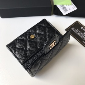 Новый кошелек CHANEL с золотой застежкой Этот кошелек для карт бо