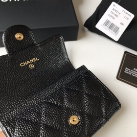 Новый кошелек CHANEL с золотой застежкой Этот кошелек для карт бо