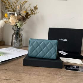 CHANEL Кошелек для кредитных карт с кожаным ремешком и стразами в