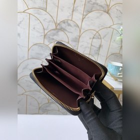Chanel кошелек на молнии, модель 049150 Нежный и гладкий материал
