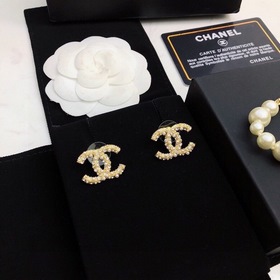 Набор сережек CHANEL  Классическая популярная модель. Классическ