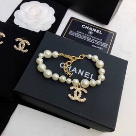 Набор сережек CHANEL  Классическая популярная модель. Классическ
