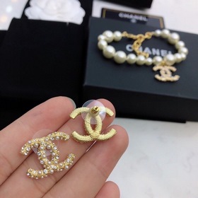 Набор сережек CHANEL  Классическая популярная модель. Классическ