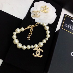 Набор сережек CHANEL  Классическая популярная модель. Классическ