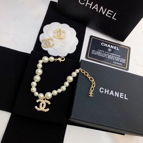 Набор сережек CHANEL  Классическая популярная модель. Классическ