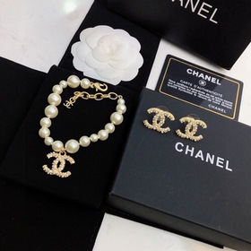Набор сережек CHANEL  Классическая популярная модель. Классическ
