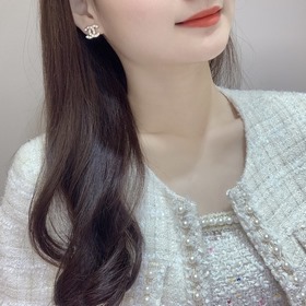 Серьги CHANEL cc Новые серьги-гвоздики cc Кристаллы Swarovski в