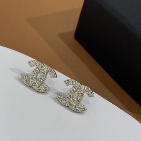 Серьги CHANEL cc Новые серьги-гвоздики cc Кристаллы Swarovski в