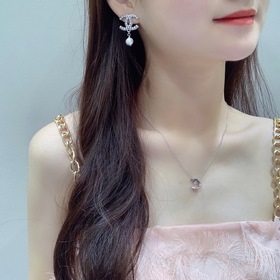 CHANEL Серьги CC Новые серьги CC Двойной дизайн CC, стеклянные ж