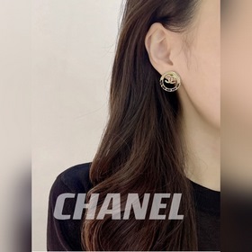 CHANEL Минималистичные серьги в стиле ретро Новые серьги-гвоздик