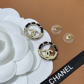 CHANEL Минималистичные серьги в стиле ретро Новые серьги-гвоздик