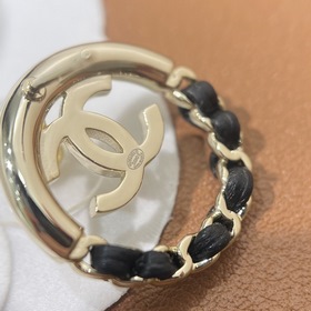 CHANEL Минималистичные серьги в стиле ретро Новые серьги-гвоздик