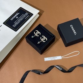 CHANEL Классические серьги с двойным C Новые серьги с двойным C К