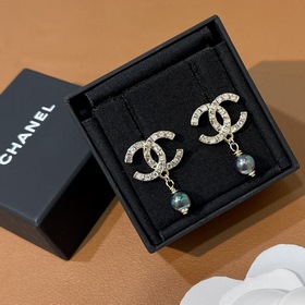 CHANEL Классические серьги с двойным C Новые серьги с двойным C К