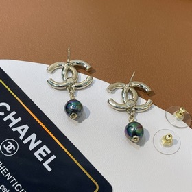 CHANEL Классические серьги с двойным C Новые серьги с двойным C К