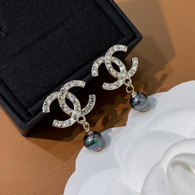CHANEL Классические серьги с двойным C Новые серьги с двойным C К