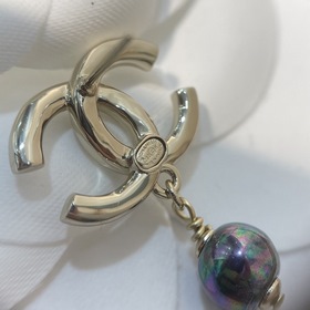 CHANEL Классические серьги с двойным C Новые серьги с двойным C К