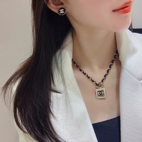 CHANEL Классические серьги-пуговицы с двойным логотипом Новые сер