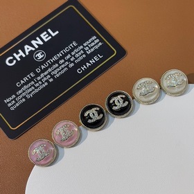 CHANEL Классические серьги-пуговицы с двойным логотипом Новые сер