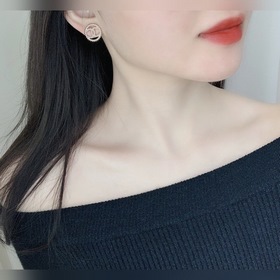 CHANEL Классические серьги с двойным C и круглым кольцом Новые се