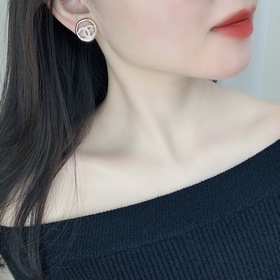CHANEL Классические серьги с двойным C и круглым кольцом Новые се