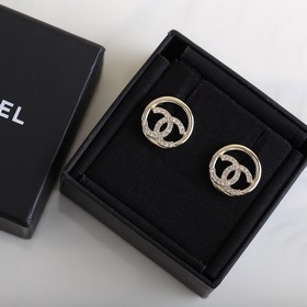 CHANEL Классические серьги с двойным C и круглым кольцом Новые се