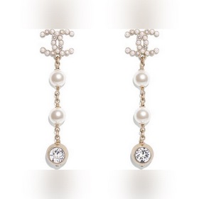 Классические серьги Chanel с двойным C Классические серьги с дво