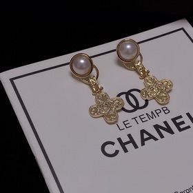 Chanel маленькие серьги-гвоздикиз серебра 925 пробы С логотипом C