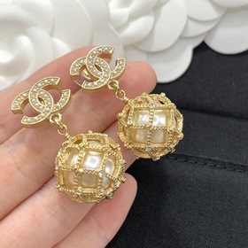 CHANEL Прозрачные шарики с узором  Серьги с жемчугом  Детали 