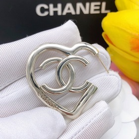Серьги CHANEL Очень популярные, создают сильное впечатление, можн