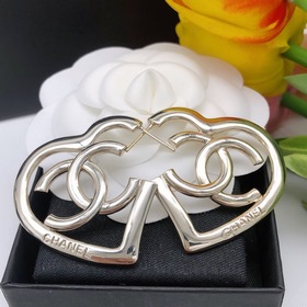 Серьги CHANEL Очень популярные, создают сильное впечатление, можн