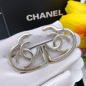 Серьги CHANEL Очень популярные, создают сильное впечатление, можн
