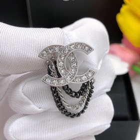 CHANEL Серьги с двойным C и бахромой Они великолепны, как вечерн