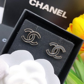 CHANEL Серьги с двойным C Два цвета： черный и розовый, который оч