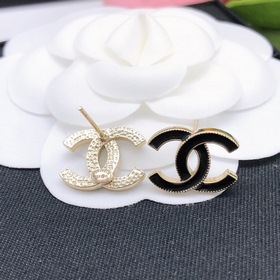 CHANEL Серьги с двойным C Два цвета： черный и розовый, который оч