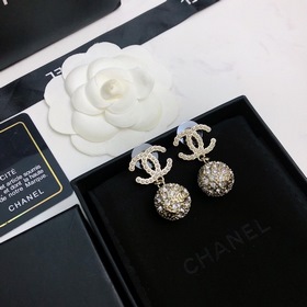 Chanel Серьги-гвоздики Маленькие серьги Chanel