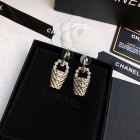 Chanel серьги-гвоздики