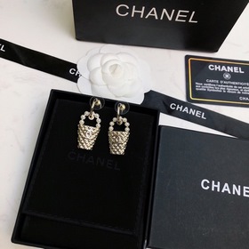 Chanel серьги-гвоздики