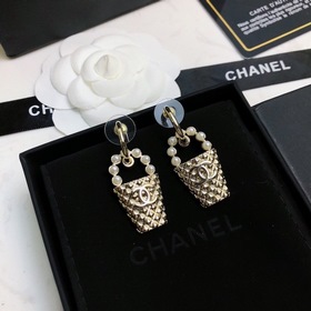 Chanel серьги-гвоздики