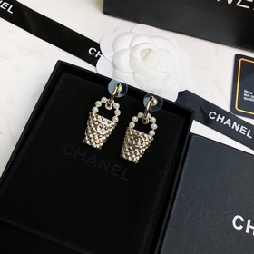 Chanel серьги-гвоздики