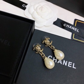 Chanel серьги-гвоздики